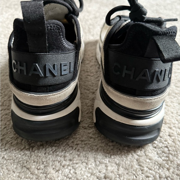 CHANEL Monochrome High-Top Sneakers - Picture 4 of 11